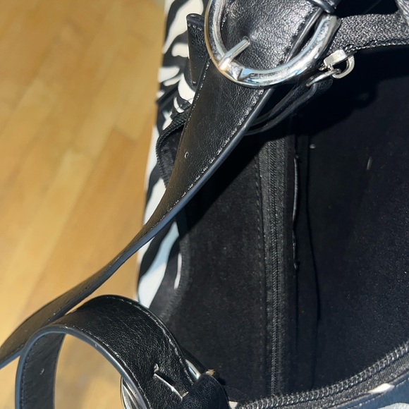 Lolita Jade large over the shoulder bag Y2K Zebra Purse zippered pockets lik new - Picture 5 of 5
